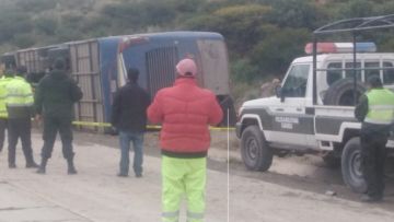 vuelco-de-un-bus-cerca-de-camargo-i-captura._1687037599_1140x520