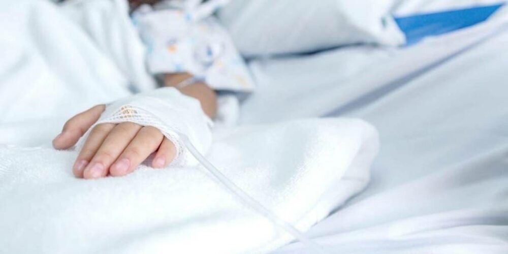 Niña internada enferma hospital