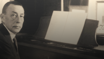 Serguéi Rajmáninov con su piano