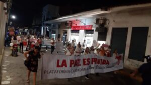 15.05.2023 Marcha Vida y Familia Scz pancarta La Paz es provida