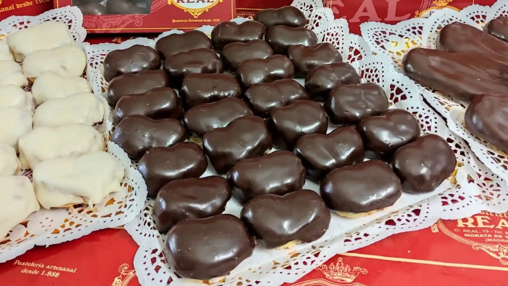 Palmeras de chocolate de la pastelería Real, la más antigua del pueblo
