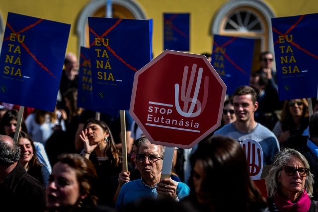 Protesta portuguesa contra la eutanasia