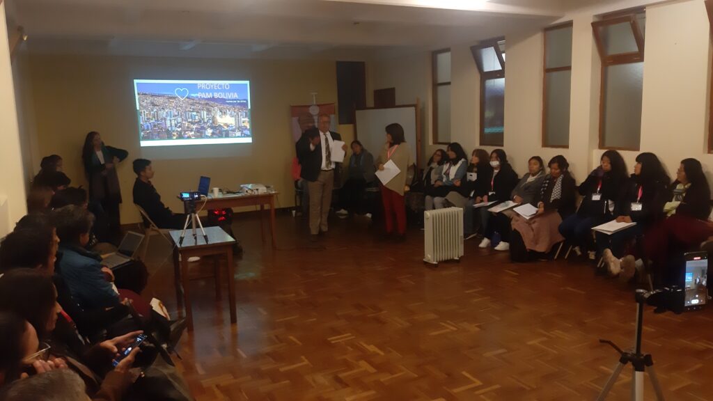 Charla "Marcha por la vida: acciones a favor de la vida y la familia", por la lic. María Puchulú, en el II Encuentro por la Vida organizado por el CAM Bolivia en La Paz. Intervención del sr. Diego Cisneros, parte 1.