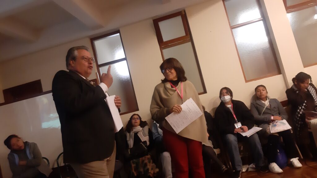 Charla "Marcha por la vida: acciones a favor de la vida y la familia", por la lic. María Puchulú, en el II Encuentro por la Vida organizado por el CAM Bolivia en La Paz. Intervención del sr. Diego Cisneros, parte 2.