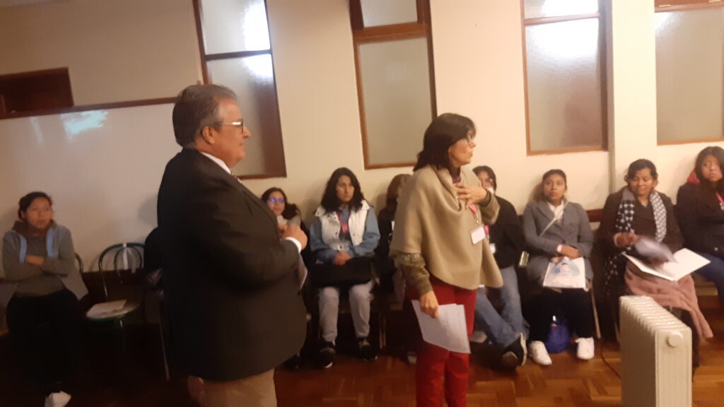 Charla "Marcha por la vida: acciones a favor de la vida y la familia", por la lic. María Puchulú, en el II Encuentro por la Vida organizado por el CAM Bolivia en La Paz. Intervención del sr. Diego Cisneros, parte 5.