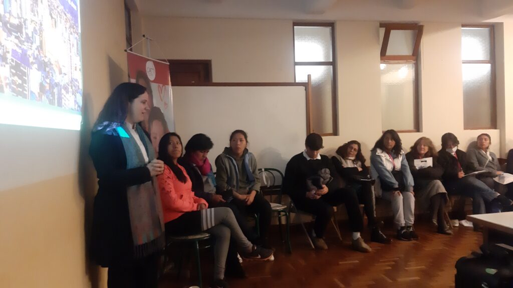 Charla "CAM Móvil en Argentina", por la lic. Celia Remersaro, en el II Encuentro por la Vida organizado por el CAM Bolivia en La Paz. Proyecto PAM Bolivia, explicación.