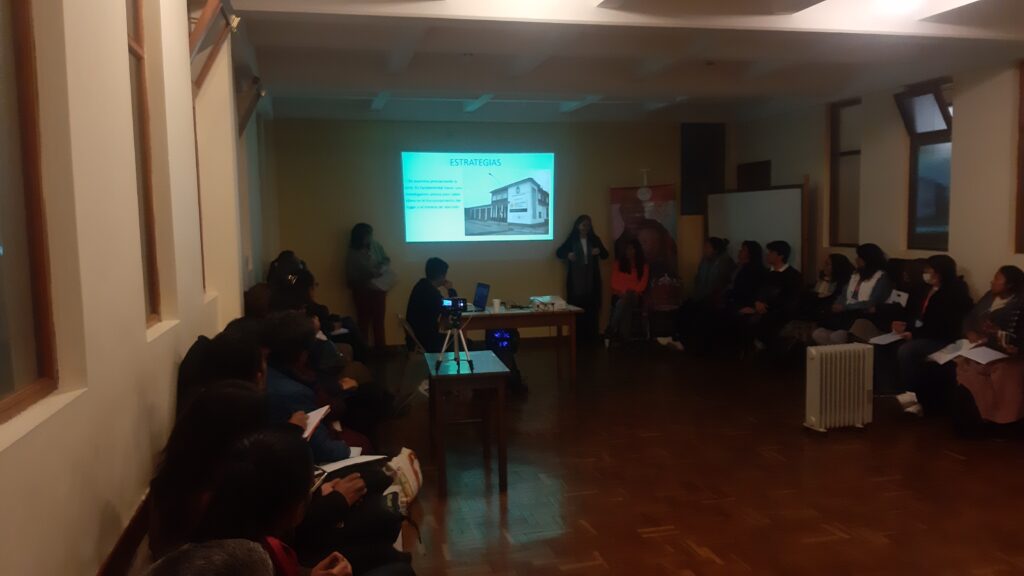 Charla "CAM Móvil en Argentina", por la lic. Celia Remersaro, en el II Encuentro por la Vida organizado por el CAM Bolivia en La Paz. Estrategias del PAM.