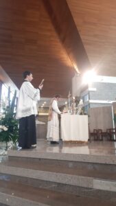 Misa tridentina en Bolivia. Catedral Castrense de La Paz. Acólito Cristián Cisneros. Foto 2.