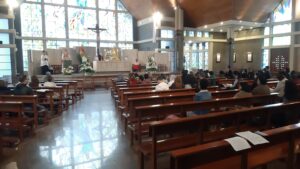 Misa tridentina en Bolivia. Catedral Castrense de La Paz. Vista trasera de los feligreses 6.