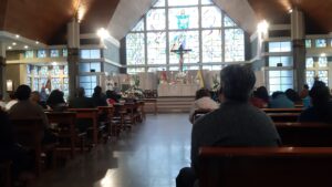 Misa tridentina en Bolivia. Catedral Castrense de La Paz. Vista trasera de los feligreses 4.