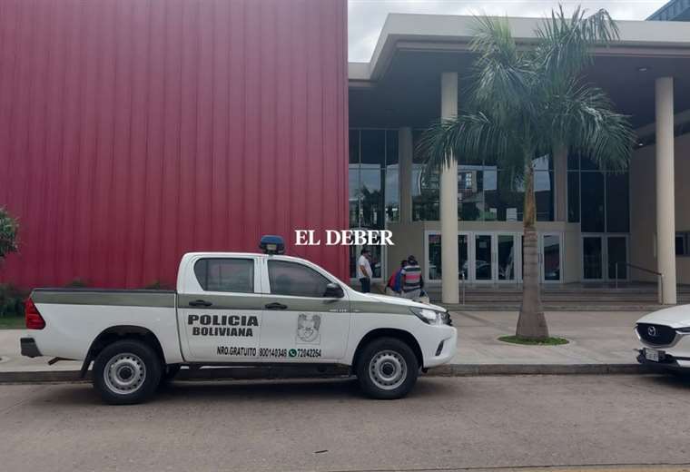 Policía en Colegio Privado de Santa Cruz investigando a gays pedófilos
