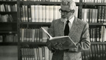 José Antonio del Busto leyendo