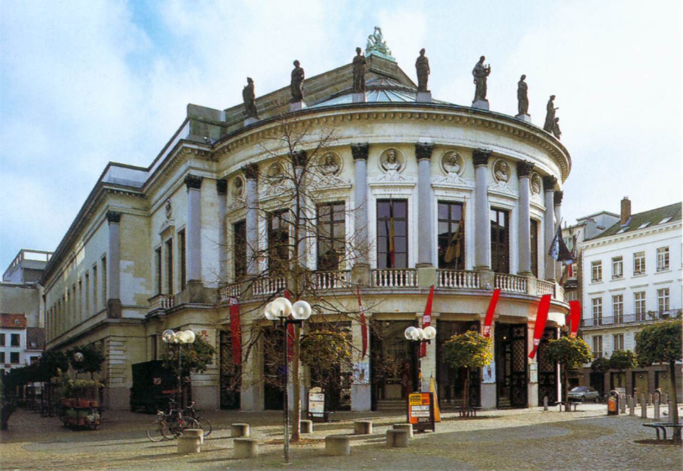 Vista exterior del Teatro Real Neerlandés en Antwerp.