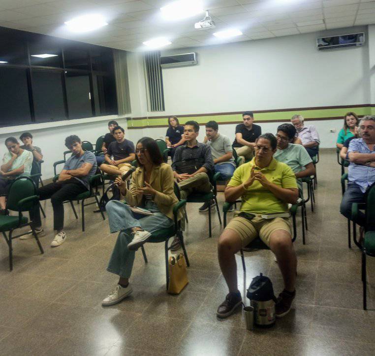 Público atento al panel sobre el pensamiento de Santo Tomás de Aquino en el salón auditorio de la UPSA. Foto: Enrique Fernández García.
