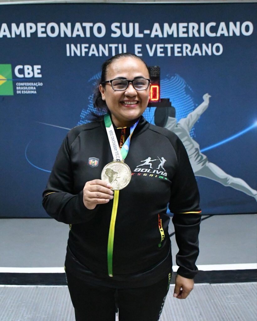 Leonor Ribera, campeona boliviana de esgrima.