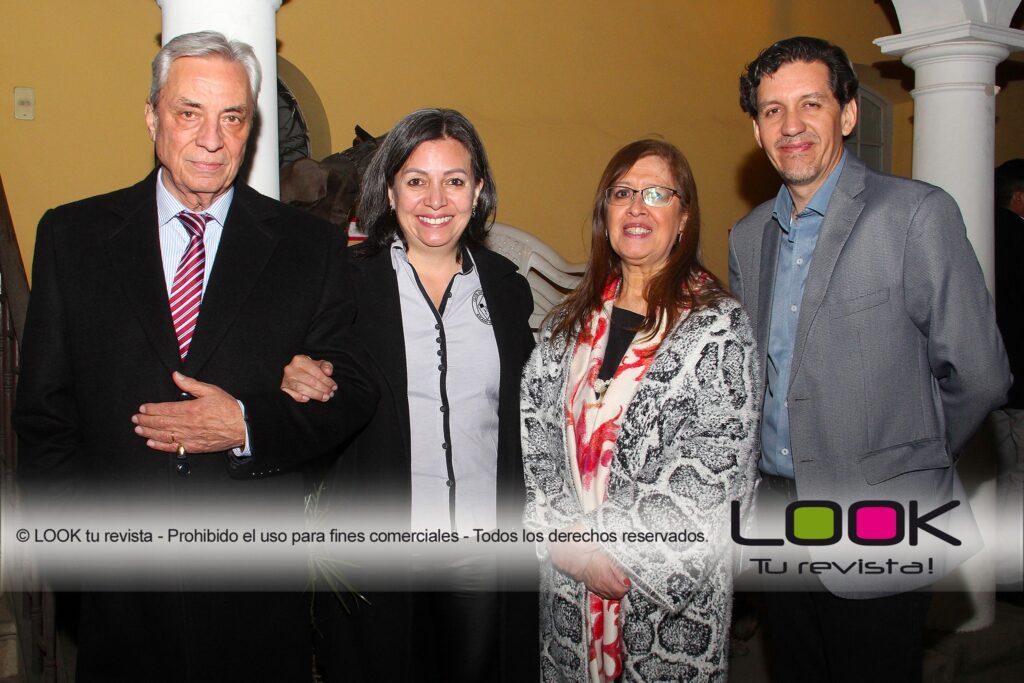 De izquierda a derecha: N. N., Marisabel Balderrama, María del Pilar Pedraza y N. N. Foto: Héctor Erick Sandoval Viscarra. Revista Look.