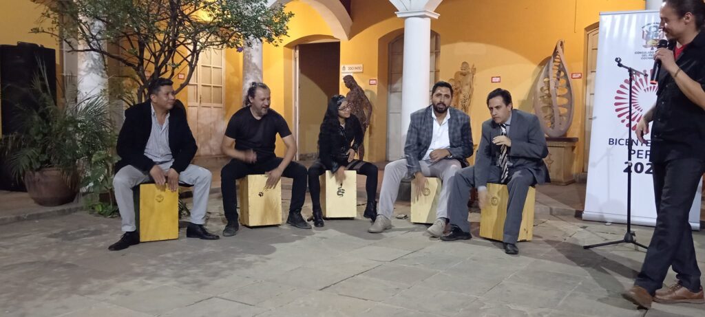 Músicos recibiendo a Capitán Perú en Cochabamba. Foto: Ivani López, Revista Actívate.