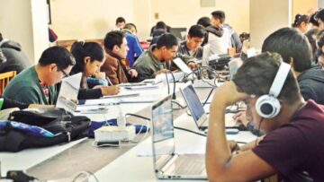 computadora-jovenes-estudiantes
