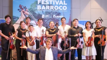 Milton Cortez y los jóvenes artistas que estarán en Santa Ana de Velasco. Foto: Fundación Flades.