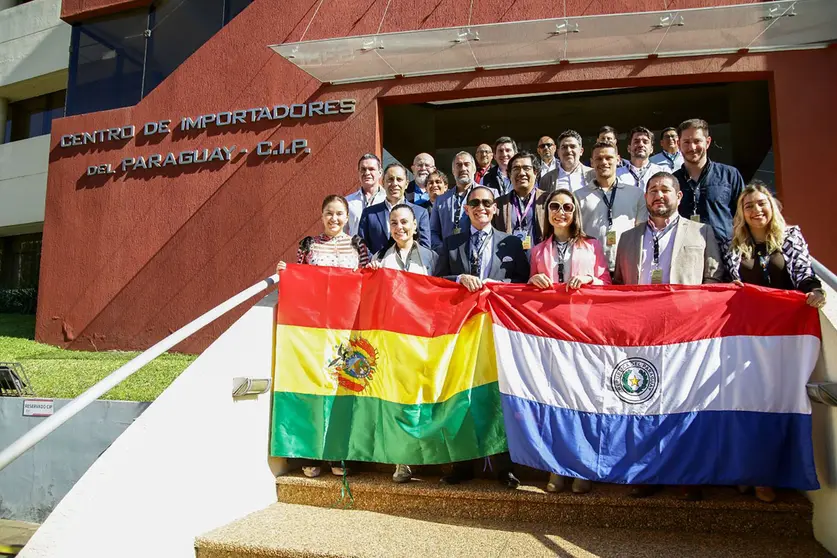 Camacho destacó el inicio del estudio de prefactibilidad técnica de la vía férrea Motacucito–Mutún–Puerto Busch, en el departamento de Santa Cruz, anunciado por el Ministro de Obras Públicas.