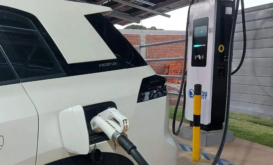 Punto de carga eléctrico, Santa Cruz (Foto: archivo ERBOL)