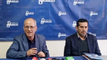 Raúl Velásquez (izq.) y René Martínez de la Fundación Jubileo Foto: ERBOL