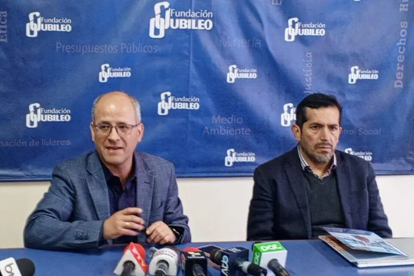 Raúl Velásquez (izq.) y René Martínez de la Fundación Jubileo Foto: ERBOL