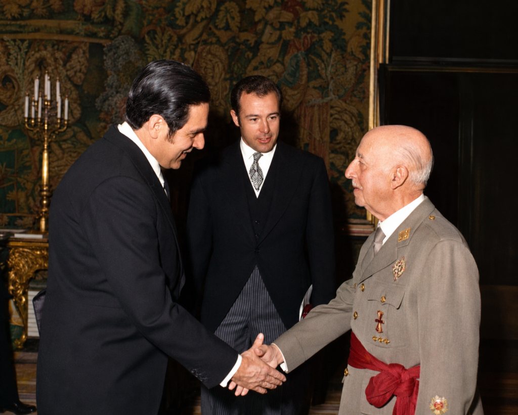 Marcelo Terceros Banzer dando la mano al gral. Francisco Franco. Foto restaurada con la ayuda de ChatGPT.