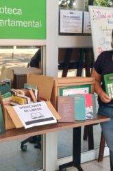 Libros donados por el ICEES a la biblioteca departamental de SCZ.