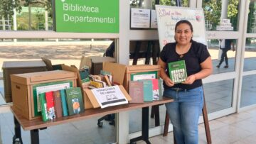 Libros donados por el ICEES a la biblioteca departamental de SCZ.