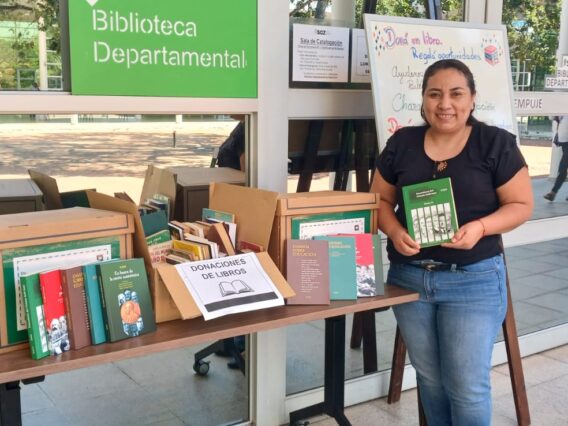 Libros donados por el ICEES a la biblioteca departamental de SCZ.